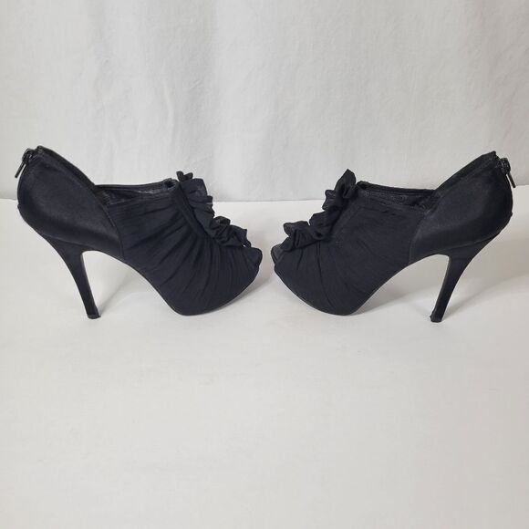 Jacqueline Ferrar Black Ruffle Zipper Back Stiletto Heels Size 7.5M - Picture 2 of 11